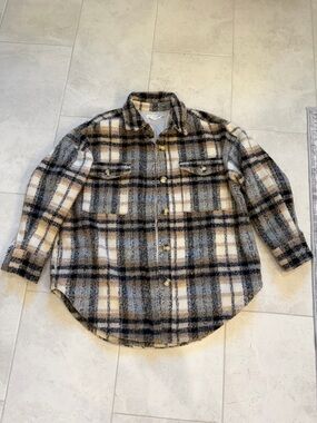 Good American Plaid Shacket in Black, Cream and Tan